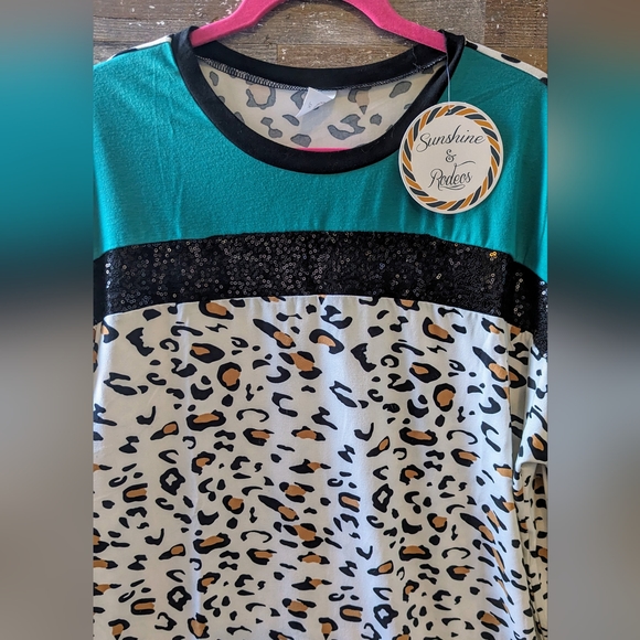NWT Sunshine & Rodeo Cuffed Sleeve Bling & Leopard Color Block Tee - Picture 4 of 13